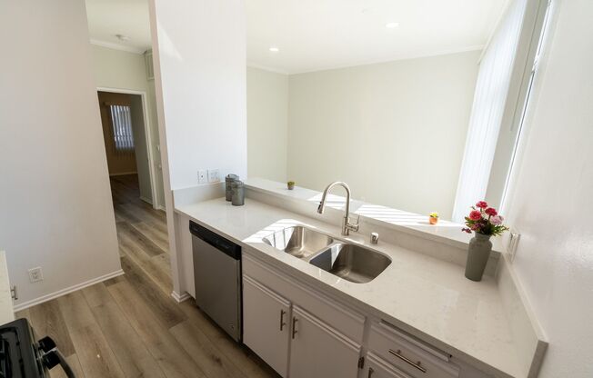 1 bed, 1 bath, 550 sqft, $1,848, Unit 212