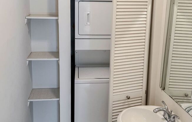 3 beds, 2.5 baths, 1,200 sqft, $3,250, Unit 3922-1