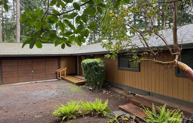 Winslow .... walk to schools, downtown and the ferry from this large open one story home