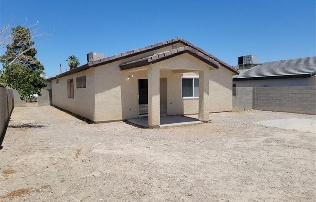 Charming Single-Story Cul-De-Sac Home | Vaulted Ceilings, Spacious Yard & Pet-Friendly!