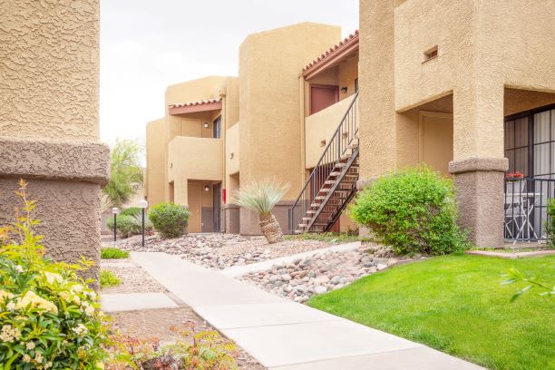 Outdoor Walking Paths at River Point Apartments, Tucson, 85712