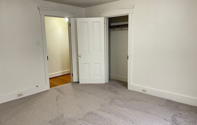 2 beds, 1 bath, $1,225, Unit 200 S. Broad St.- Apt. B