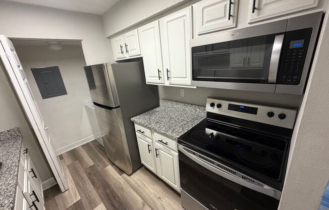 ** Move in Special $500 off your first months rent** FABULOUS 2 Bedroom/1 Bath Condo!!