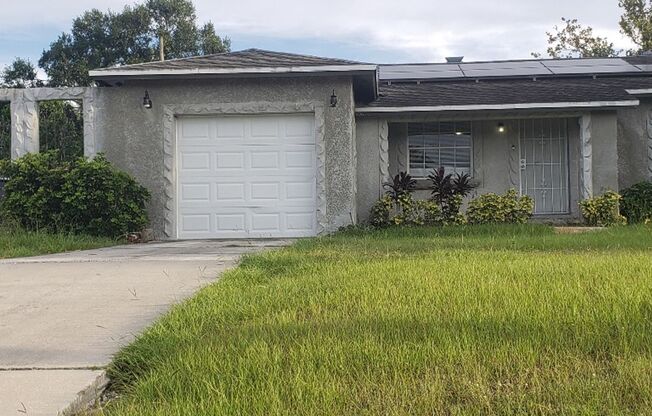 NICE, LARGE (SOLAR POWERED!)   4 BED / 2 BATH / 1 CAR GARAGE / POOL!  (ORLANDO WEST)