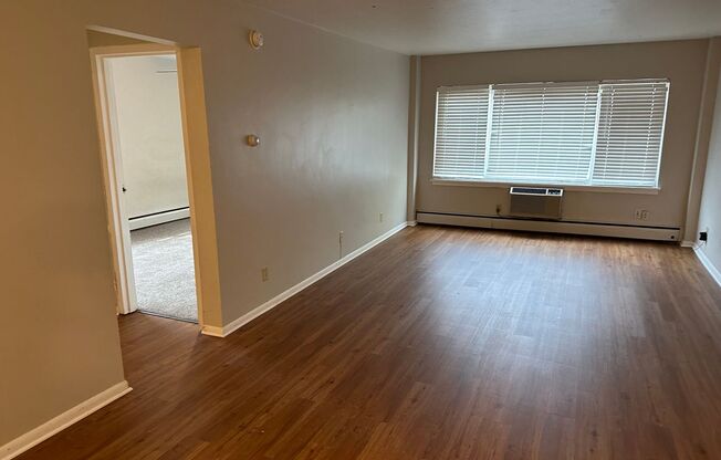 1 bed, 1 bath, 700 sqft, $1,295, Unit 309(R)