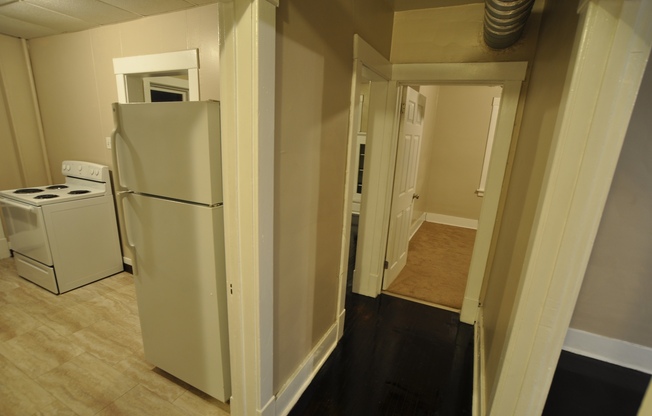 2 beds, 1 bath, $795, Unit # 2