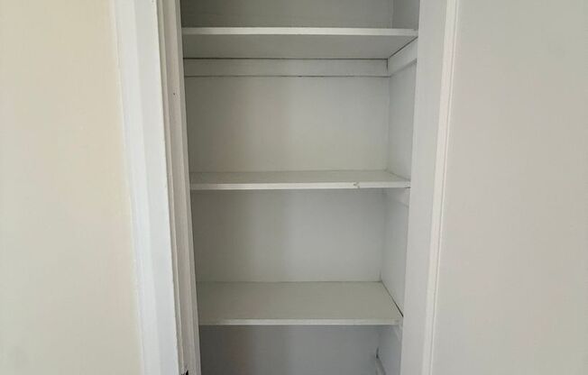 1 bed, 1 bath, 572 sqft, $1,510, Unit Old King Edward 46