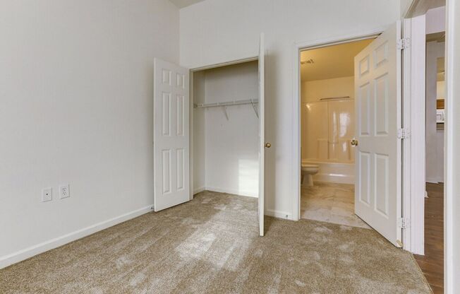 2 beds, 1 bath, 767 sqft, $1,075
