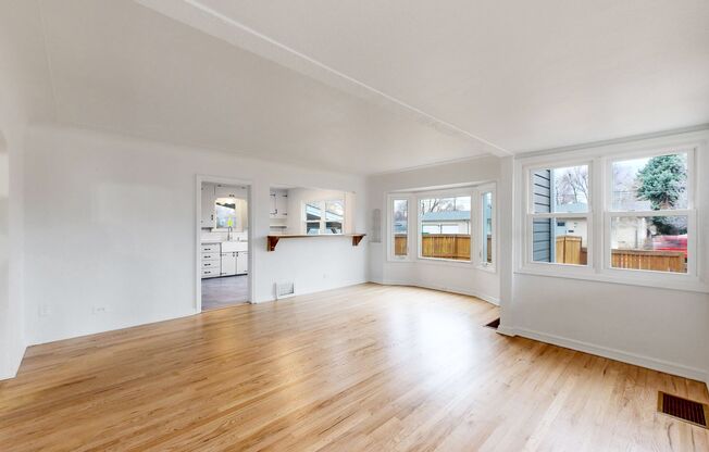 Lovely 3 bed/2 bath home w/2 car garage