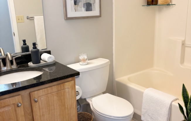 2 beds, 1 bath, 975 sqft, $1,425, Unit 903