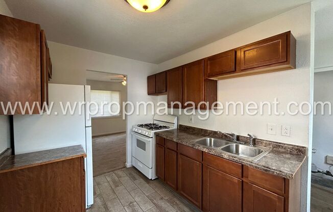 2 beds, 1 bath, $1,295