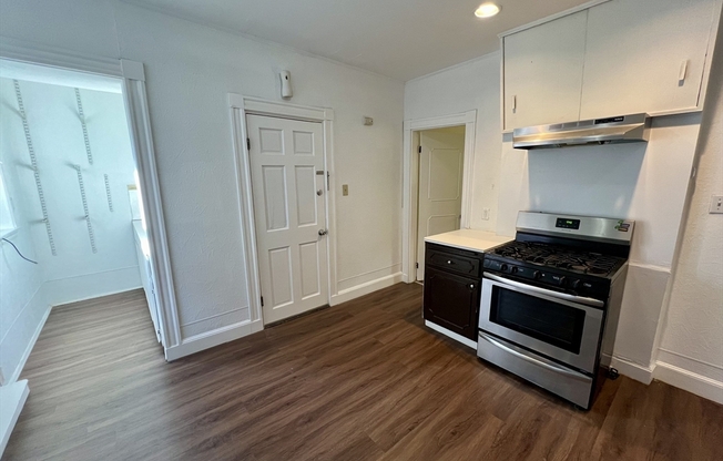 3 beds, 1 bath, 1,500 sqft, $3,000, Unit 2