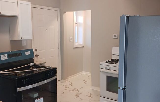 3 beds, 1 bath, $1,575, Unit 201-3