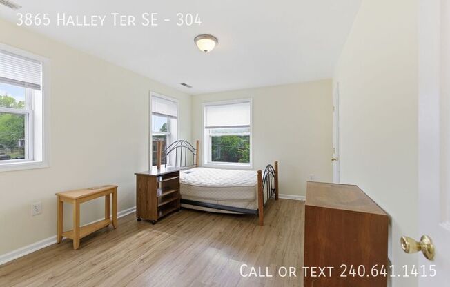 3865 HALLEY TER SE