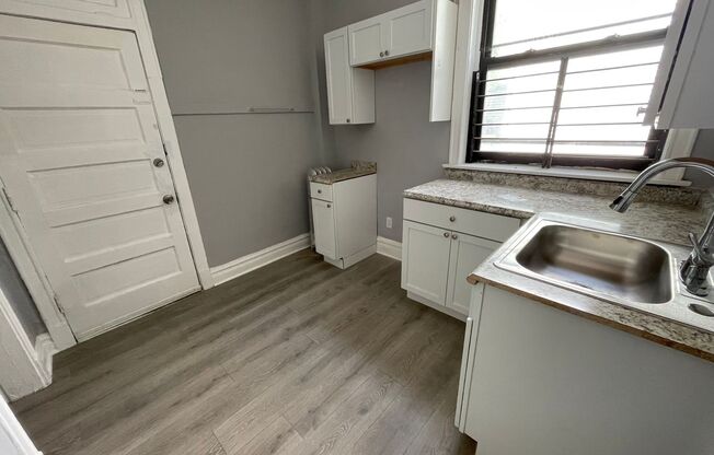 7654 Marquette