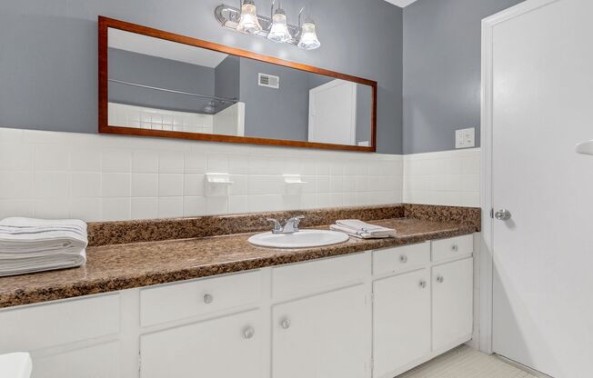 3 beds, 2.5 baths, 1,370 sqft, $1,015, Unit B-3