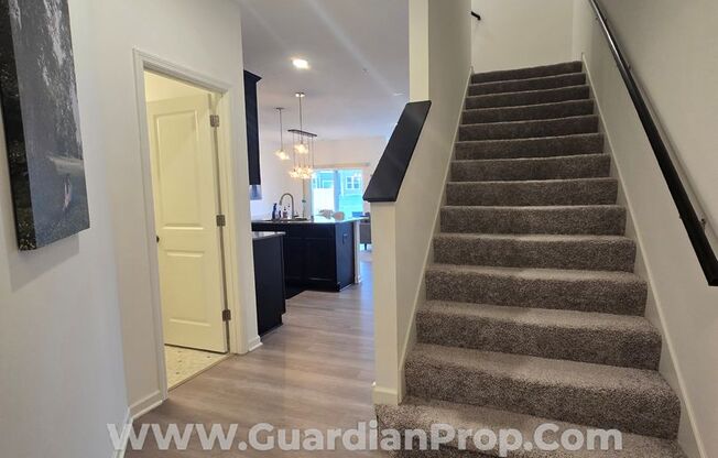 Available Now! Lake Elmo Townhouse, Newer build, 2 Car Garage, lots of storage