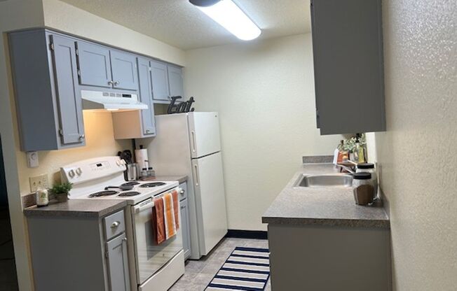 2 beds, 1 bath, 900 sqft, $1,399, Unit 25B