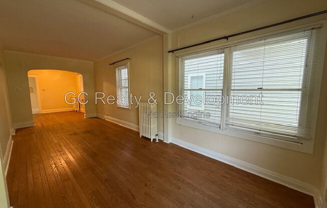 2415 HASTINGS AVE