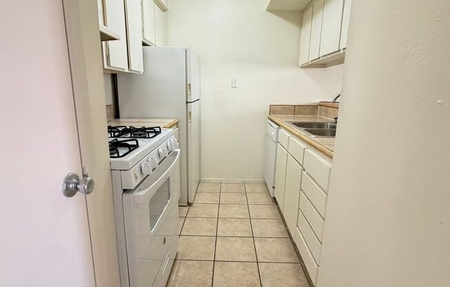 1 bed, 1 bath, 700 sqft, $1,024, Unit LAW11-215