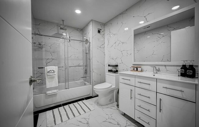 2 beds, 2 baths, 842 sqft, $2,300, Unit 524