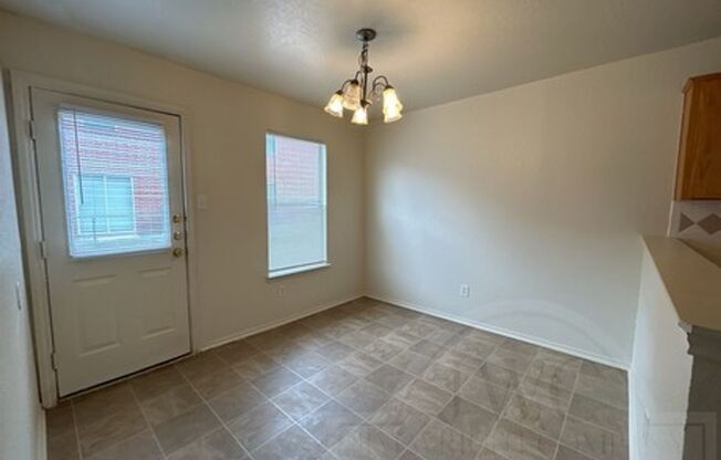 3 beds, 2 baths, $875, Unit 3307 Toledo Unit A