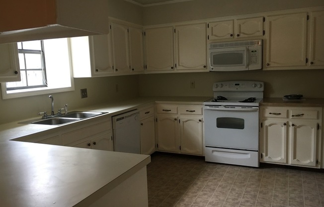 2 beds, 2 baths, $1,300