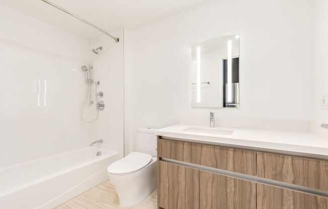 Urban Living w/Amenities - Studio w/1ba/1pkg PETS NEGOTIABLE!