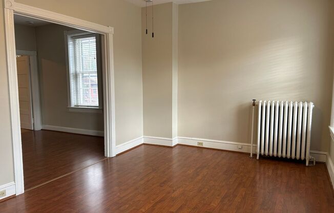 1 bed, 1 bath, $1,150, Unit 145 E. Vine St. Apt. 4