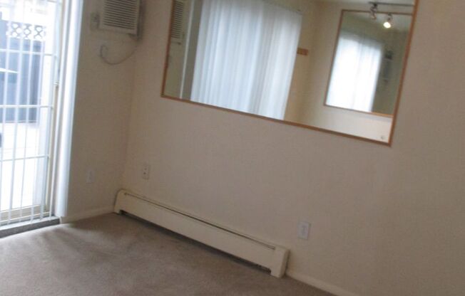 2 beds, 1 bath, 650 sqft, $1,935, Unit 680-110
