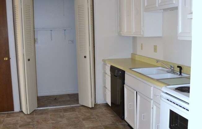 3 beds, 2.5 baths, 1,288 sqft, $1,369, Unit 04 - 410