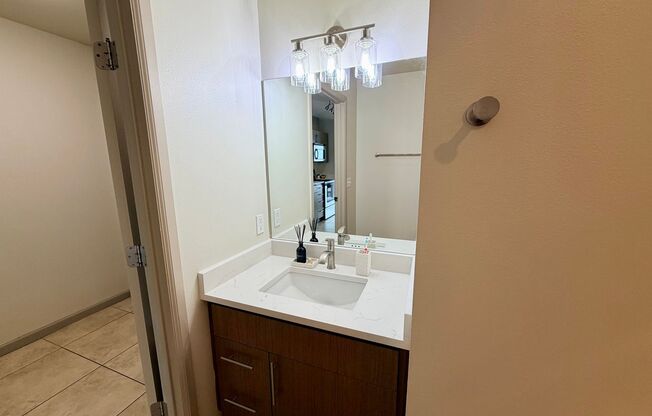 Studio, 1 bath, 430 sqft, $1,550, Unit Unit 402