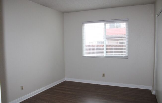 2 beds, 1 bath, $2,100, Unit 4