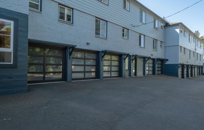 1 bed, 1 bath, 700 sqft, $1,600, Unit 10