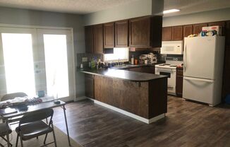 3 beds, 1 bath, $1,300, Unit Main