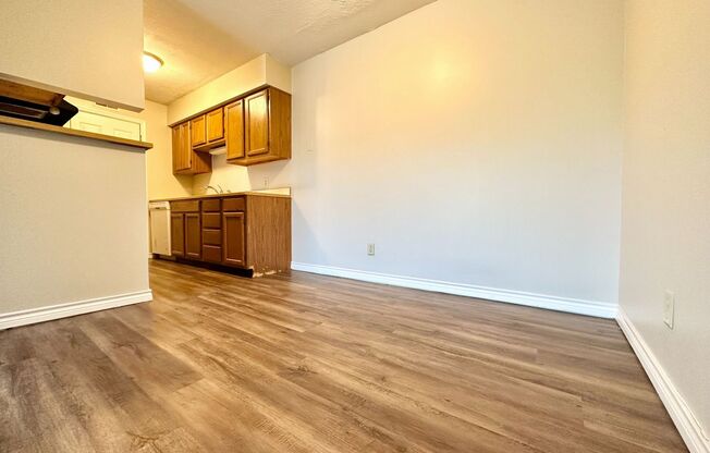 2 beds, 1 bath, 924 sqft, $1,075, Unit J3