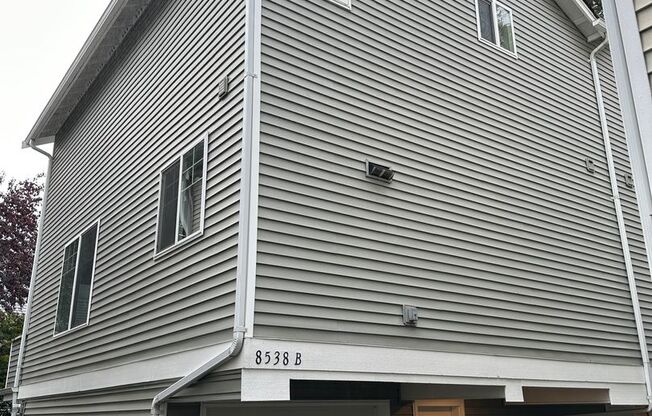 3 bed 2 bath Townhome Green Lake Neighborhood, Seattle $3050/MO