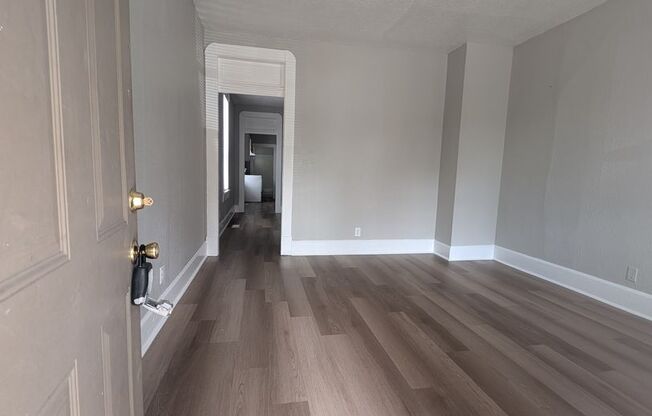 Charming 2 bed/ 1 bath Duplex