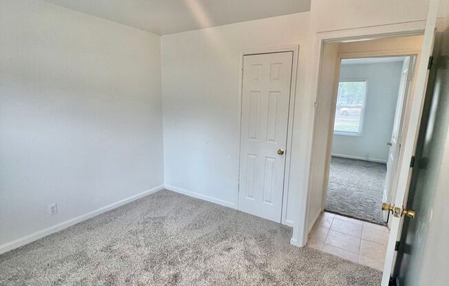 3 beds, 1 bath, $950