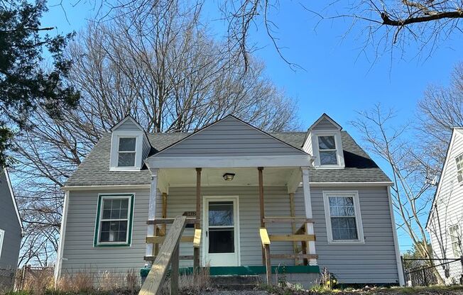 3 bed 2 bath house on North Side! All electric, Central Air, laundry included, big yard
