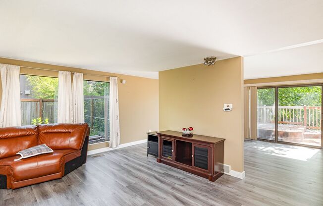 Stunning Lake Sammamish View | 5 Bed, 3 Bath Home in Bellevue