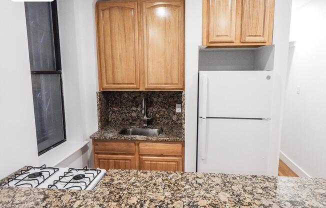 172 W 77 ST