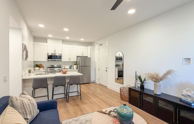 2 beds, 2 baths, 725 sqft, $2,745, Unit 2305