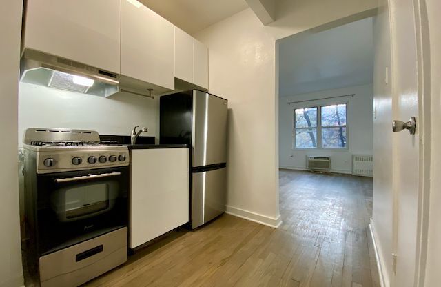 343 W 21 ST