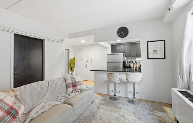3 beds, 1 bath, 775 sqft, $4,200, Unit A6C