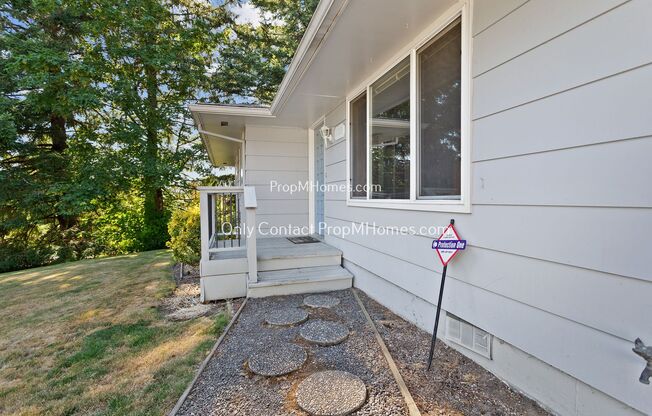 Experience Cozy Extravagance in a Two-Bedroom Ranch-Style Home in Bonny Slope!