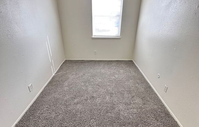 2 beds, 1 bath, 750 sqft, $700, Unit Unit 7