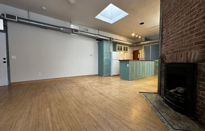 1 bed, 1 bath, $995, Unit 123 N Broadway Apt. 2