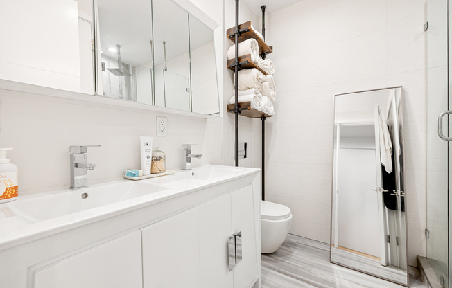 3 beds, 2 baths, 1,100 sqft, $5,100, Unit 4