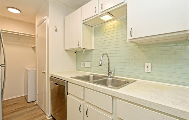 2 beds, 1 bath, $1,495